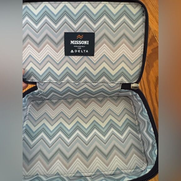 Missoni For Delta Travel Kit - Picture 3 of 6